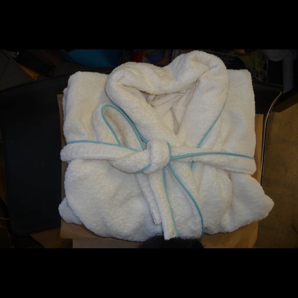 Waterworks NEW Terry Cloth Robe - Picture 3 of 3